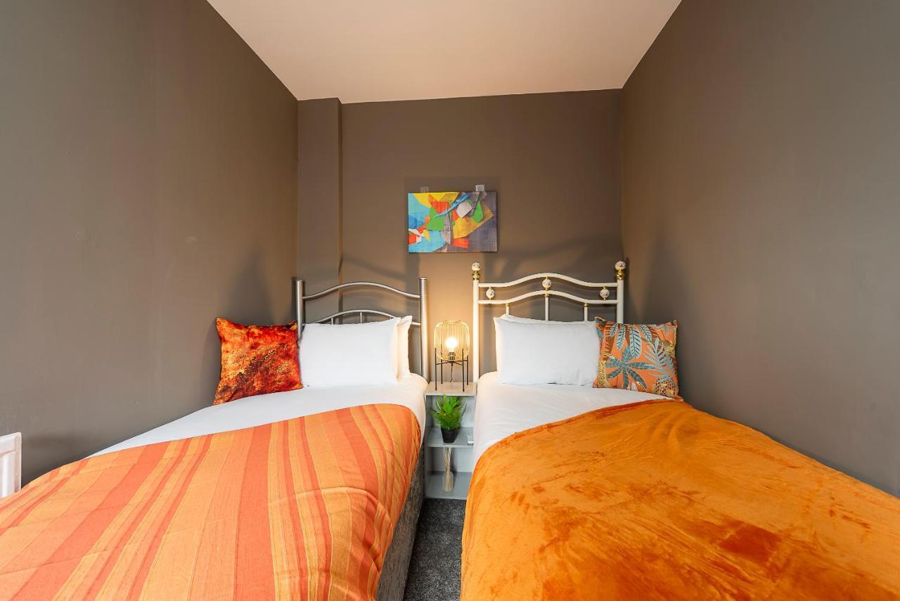 Art-Filled Bohemian 1 Bedroom Apt 2 Beds Colourful Praise Inn Apartment Кінгстон-апон-Галл Екстер'єр фото