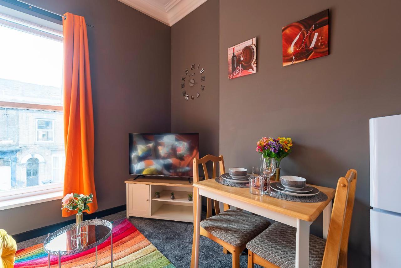 Art-Filled Bohemian 1 Bedroom Apt 2 Beds Colourful Praise Inn Apartment Кінгстон-апон-Галл Екстер'єр фото