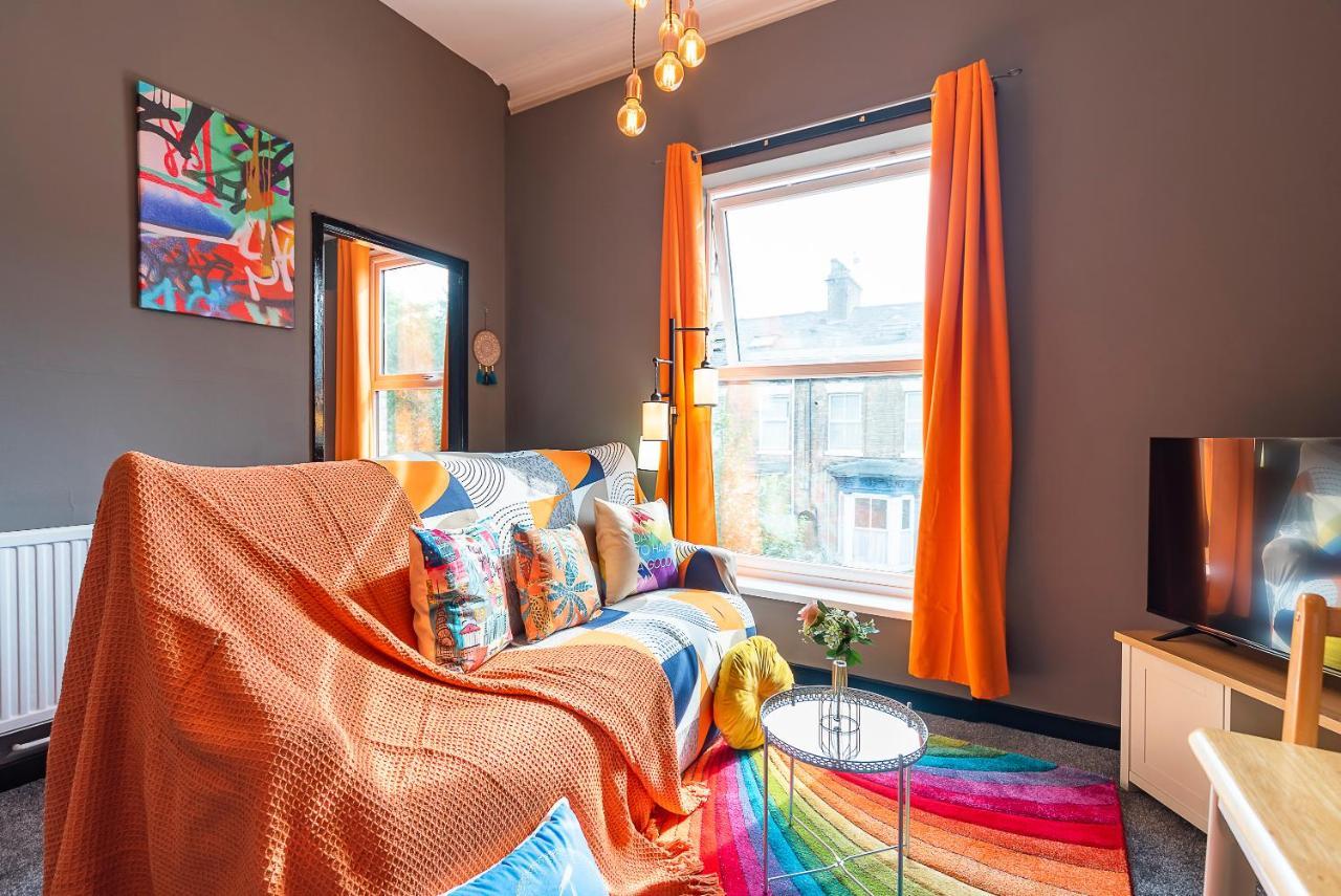 Art-Filled Bohemian 1 Bedroom Apt 2 Beds Colourful Praise Inn Apartment Кінгстон-апон-Галл Екстер'єр фото